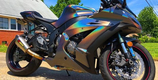 Kawasaki wrapped in ColorFlip Psychedelic shade shifting vinyl