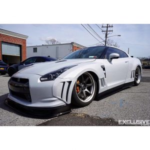 Nissan wrapped in Avery SW Metallic Diamond Silver vinyl