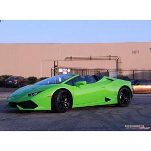 Lamborghini wrapped in Avery SW Gloss Grass Green vinyl