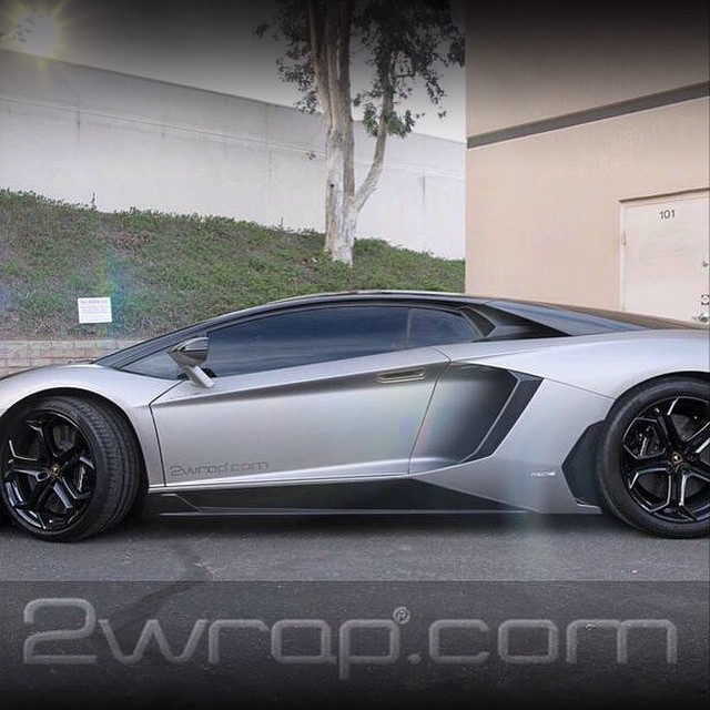 Lamborghini wrapped in Matte Grey Aluminum and Gloss Black vinyl