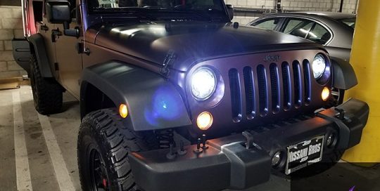 eep Wrangler wrapped in Avery ColorFlow Satin Roaring Thunder Blue/Red shade shifting vinyl