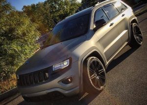 Jeep Grand Cherokee wrapped in Avery SW Matte Gunmetal Metallic vinyl