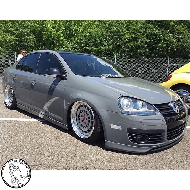 Volkswagen Jetta wrapped in Avery SW Gloss Dark Grey vinyl