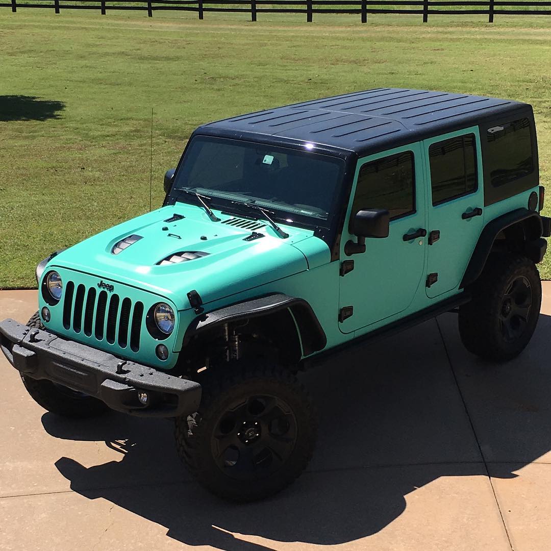 Tiffany Jeep Unlimited wrapped in Avery SW Matte Vintage Green vinyl  overlaminated with 3M 8900 Clear Carbon Fiber vinyl