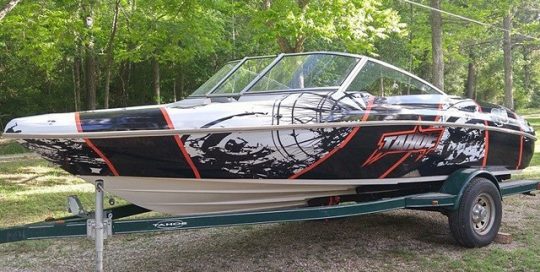 Tahoe Boat Q-5 wrapped in custom printed Arlon DPF 4600LX vinyl