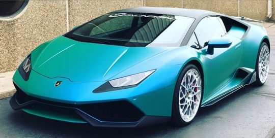 Lamborghini Huracan wrapped in 3M ColorFlip Satin Caribbean Shimmer Cyan/Green shade shifting and Matrix Black vinyls