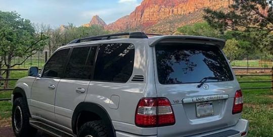 Land Cruiser wrapped in Avery SW Gloss Grey vinyl