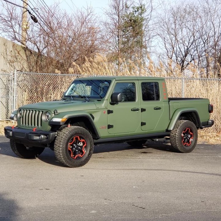 Jeep wrapped in Matte Military Green vinyl
