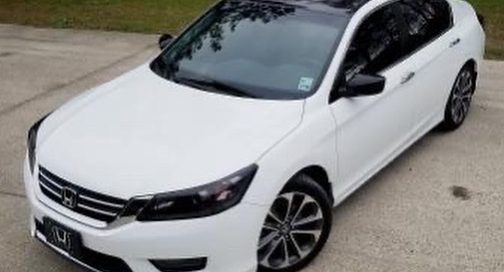 Honda wrapped in Gloss White & Gloss Black vinyl