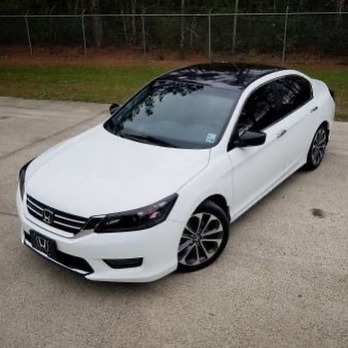 Honda wrapped in Gloss White & Gloss Black vinyl