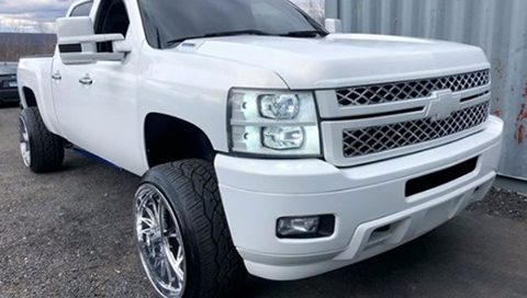 Chevy in 3M Gloss White Gold Sparkle Vinyl
